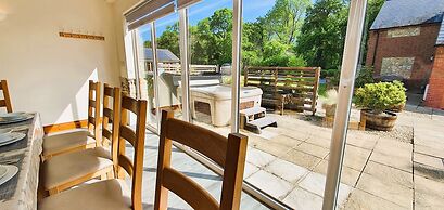 The Victorian Barn self catering holidays with pool & hot tubs