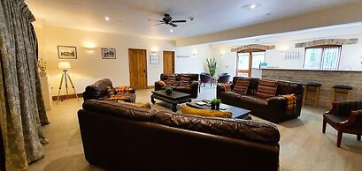 The Victorian Barn self catering holidays with pool & hot tubs