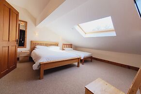 The Victorian Barn self catering holidays with pool & hot tubs