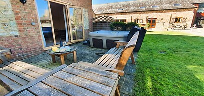 The Victorian Barn self catering holidays with pool & hot tubs