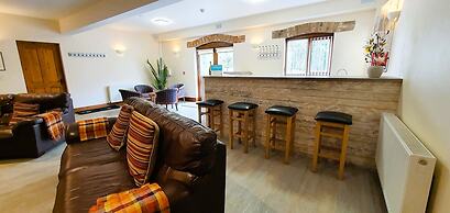 The Victorian Barn self catering holidays with pool & hot tubs