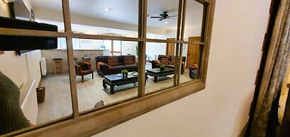 The Victorian Barn self catering holidays with pool & hot tubs