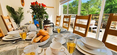 The Victorian Barn self catering holidays with pool & hot tubs