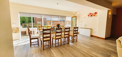 The Victorian Barn self catering holidays with pool & hot tubs