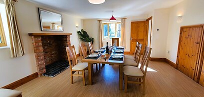 The Victorian Barn self catering holidays with pool & hot tubs