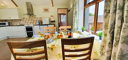 The Victorian Barn self catering holidays with pool & hot tubs