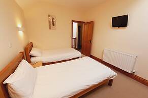 The Victorian Barn self catering holidays with pool & hot tubs