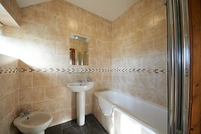 The Victorian Barn self catering holidays with pool & hot tubs