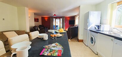 The Victorian Barn self catering holidays with pool & hot tubs