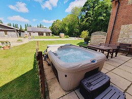 The Victorian Barn self catering holidays with pool & hot tubs