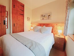 The Victorian Barn self catering holidays with pool & hot tubs