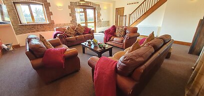 The Victorian Barn self catering holidays with pool & hot tubs