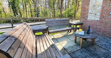 The Victorian Barn self catering holidays with pool & hot tubs