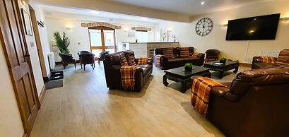 The Victorian Barn self catering holidays with pool & hot tubs
