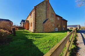 The Victorian Barn self catering holidays with pool & hot tubs