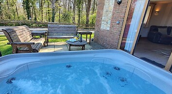 The Victorian Barn self catering holidays with pool & hot tubs