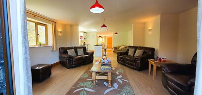 The Victorian Barn self catering holidays with pool & hot tubs