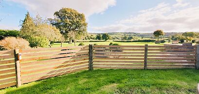 The Victorian Barn self catering holidays with pool & hot tubs