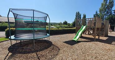 The Victorian Barn self catering holidays with pool & hot tubs