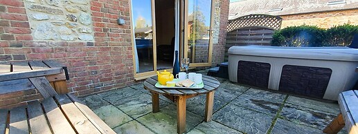 The Victorian Barn self catering holidays with pool & hot tubs