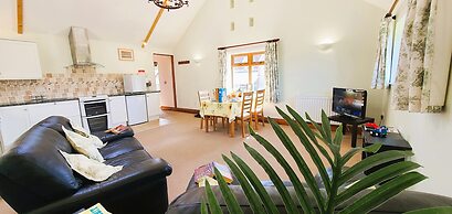 The Victorian Barn self catering holidays with pool & hot tubs