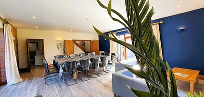 The Victorian Barn self catering holidays with pool & hot tubs