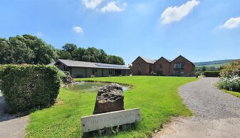 The Victorian Barn self catering holidays with pool & hot tubs