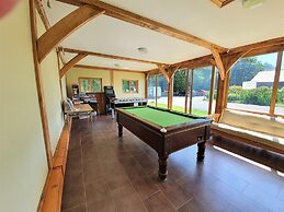 The Victorian Barn self catering holidays with pool & hot tubs