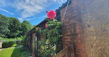 The Victorian Barn self catering holidays with pool & hot tubs