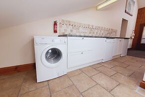 The Victorian Barn self catering holidays with pool & hot tubs