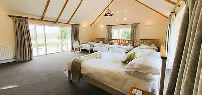 The Victorian Barn self catering holidays with pool & hot tubs