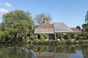 The Victorian Barn self catering holidays with pool & hot tubs