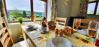 The Victorian Barn self catering holidays with pool & hot tubs