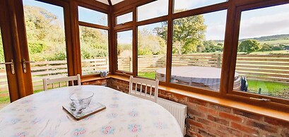The Victorian Barn self catering holidays with pool & hot tubs