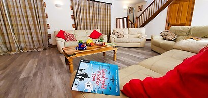 The Victorian Barn self catering holidays with pool & hot tubs