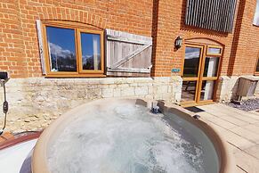 The Victorian Barn self catering holidays with pool & hot tubs