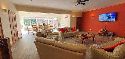 The Victorian Barn self catering holidays with pool & hot tubs