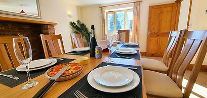 The Victorian Barn self catering holidays with pool & hot tubs