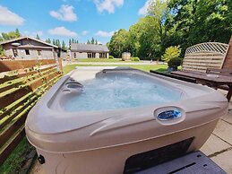 The Victorian Barn self catering holidays with pool & hot tubs