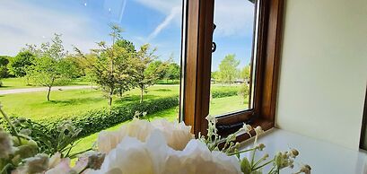 The Victorian Barn self catering holidays with pool & hot tubs