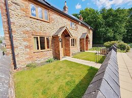 The Victorian Barn self catering holidays with pool & hot tubs
