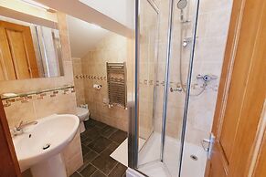 The Victorian Barn self catering holidays with pool & hot tubs