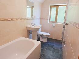 The Victorian Barn self catering holidays with pool & hot tubs