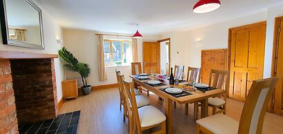 The Victorian Barn self catering holidays with pool & hot tubs