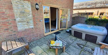 The Victorian Barn self catering holidays with pool & hot tubs