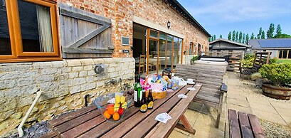 The Victorian Barn self catering holidays with pool & hot tubs