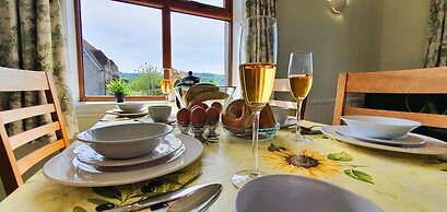 The Victorian Barn self catering holidays with pool & hot tubs