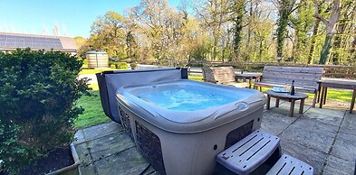 The Victorian Barn self catering holidays with pool & hot tubs