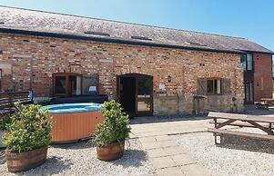 The Victorian Barn self catering holidays with pool & hot tubs