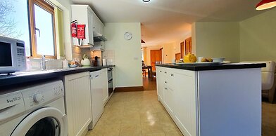 The Victorian Barn self catering holidays with pool & hot tubs